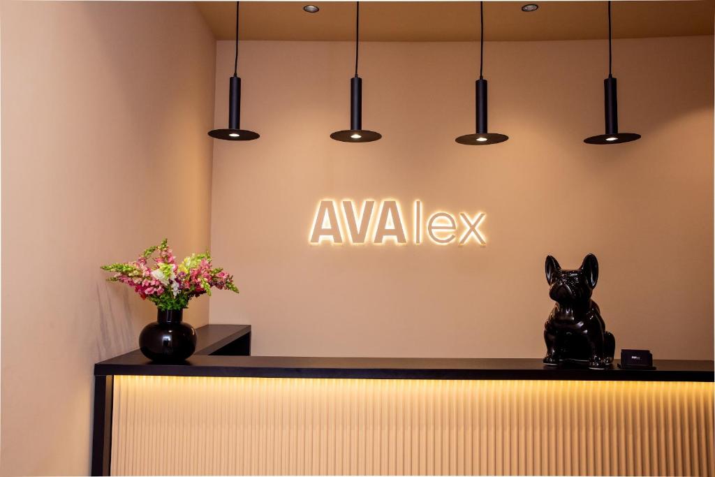 Et logo, certifikat, skilt eller en pris der bliver vist frem på Hotel AVAlex