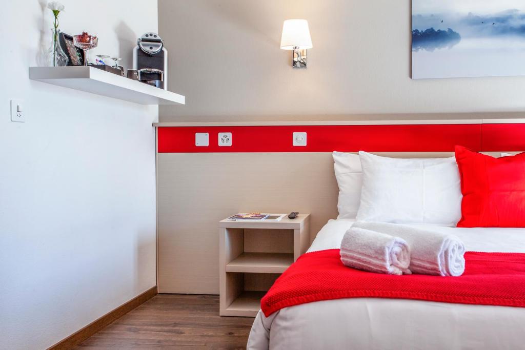 Postel nebo postele na pokoji v ubytování Hotel La Longeraie