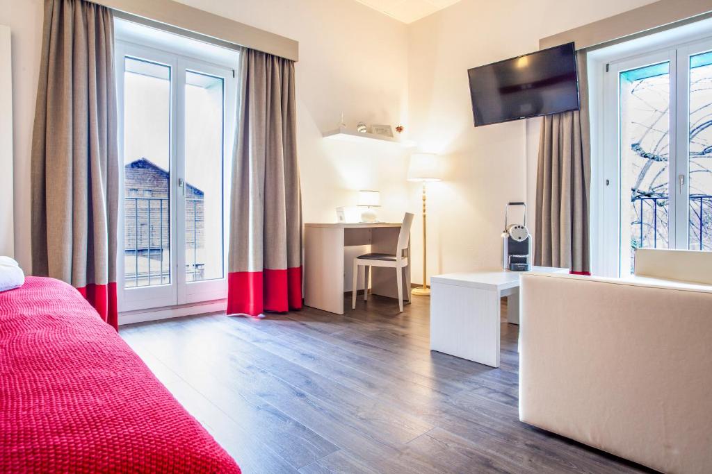 TV a/nebo společenská místnost v ubytování Hotel La Longeraie