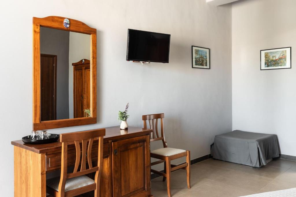TV a/nebo společenská místnost v ubytování B&B La terrazza sul mare