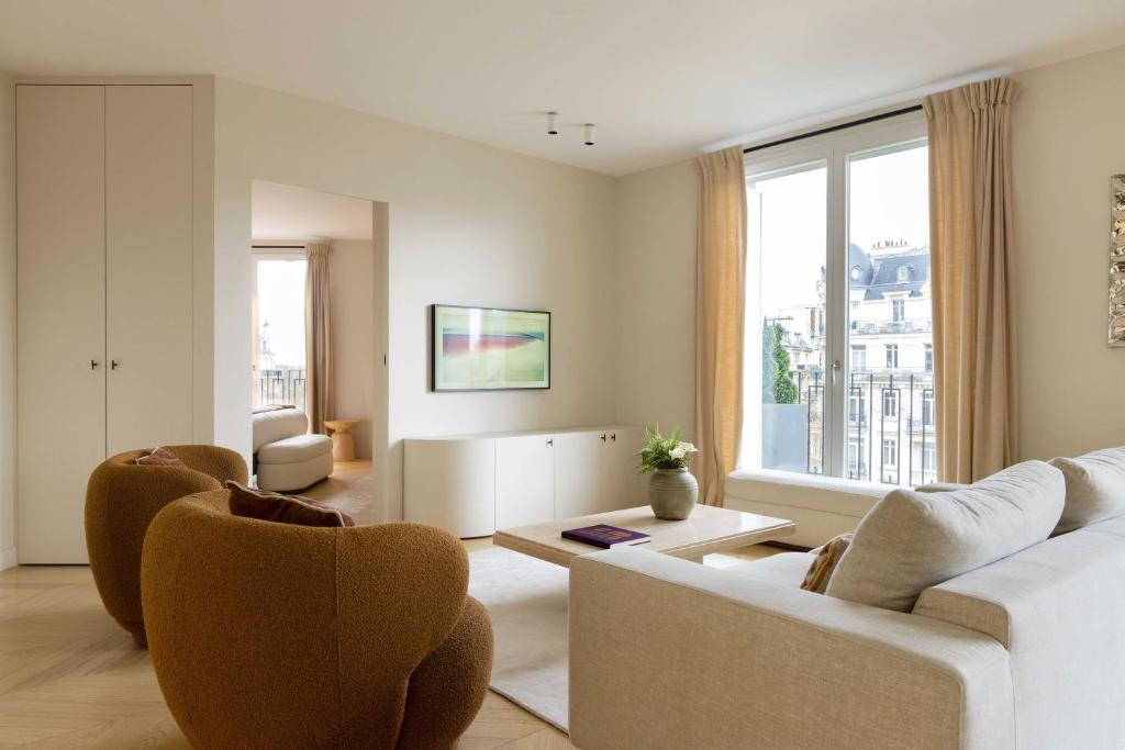 Un lugar para sentarse en Spacious apartment - 3BR-8P - Eiffel Tower