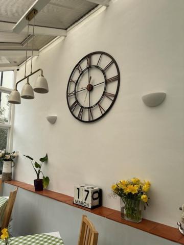 Een keuken of kitchenette bij The Spinney