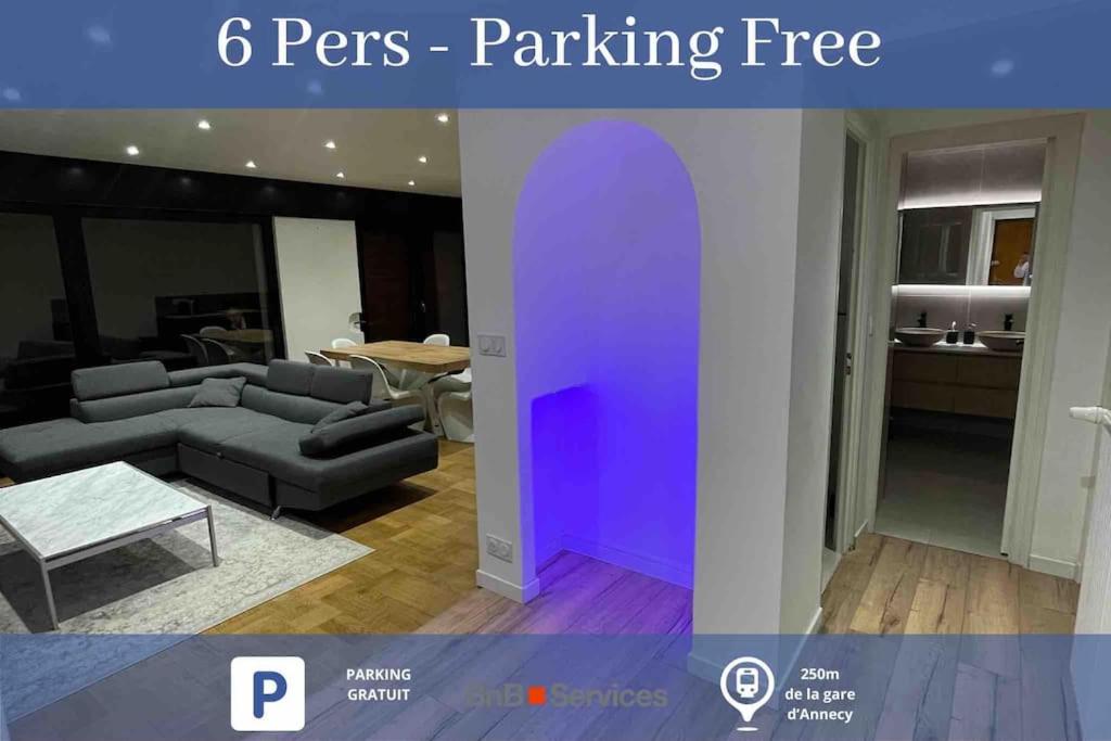 - un salon avec un éclairage violet dans l'établissement Annecy Centre-ville: 3 couchages, parking, à Annecy