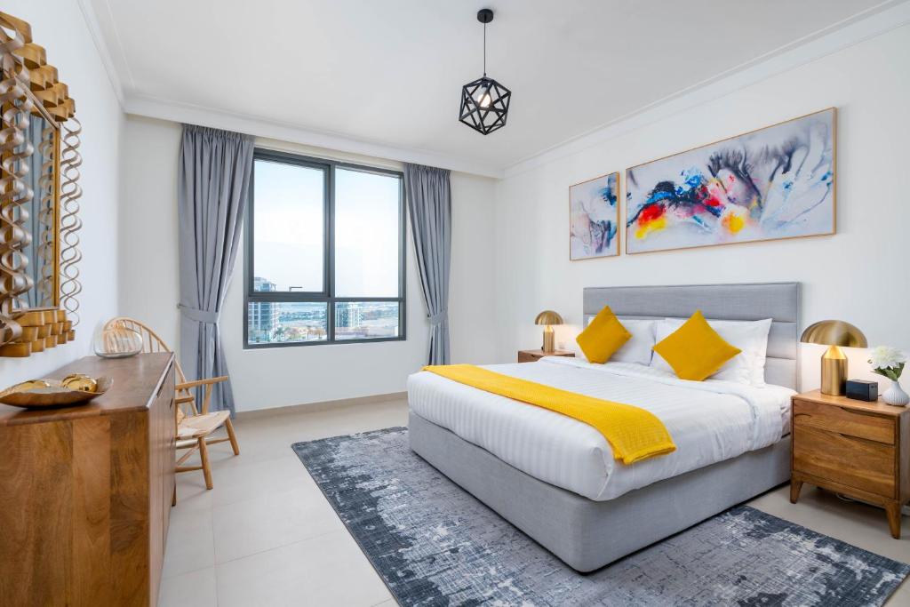 Postel nebo postele na pokoji v ubytování Ultimate Stay / 7 people / Spacious / Dubai Creek with Marina Views