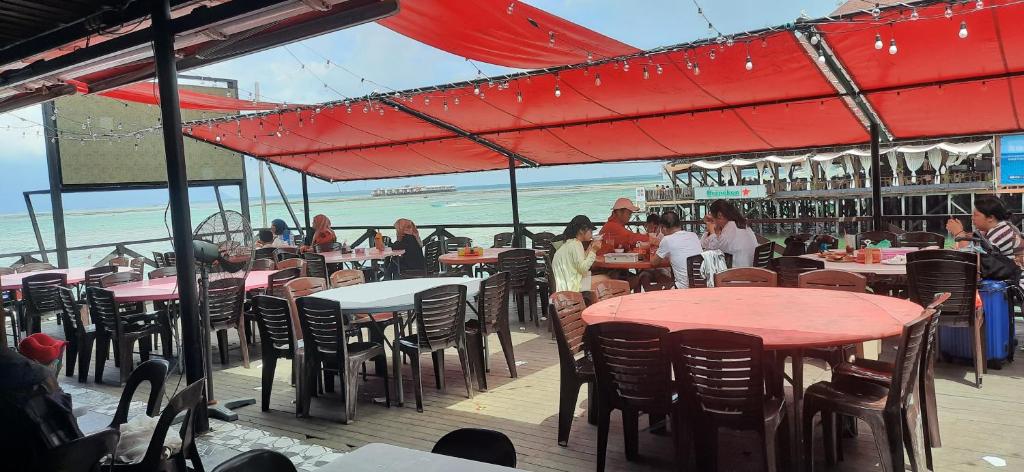 Restaurace v ubytování Sipadan Inn 2