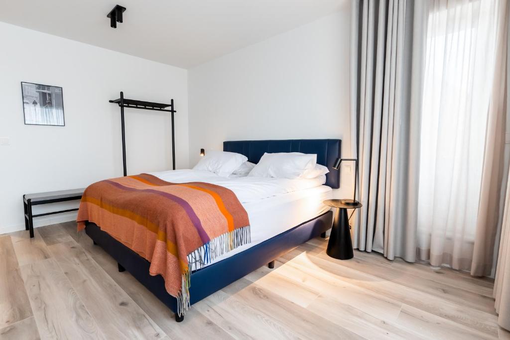 Postel nebo postele na pokoji v ubytování Hlemmur Suites