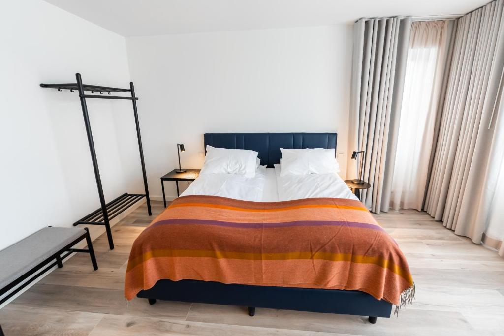 Postel nebo postele na pokoji v ubytování Hlemmur Suites