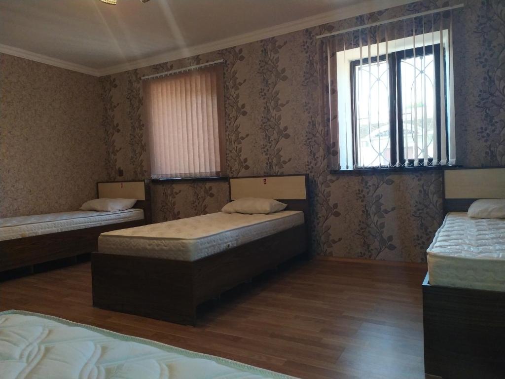 Ganja Guest House - Habitación Cuádruple Clásica
