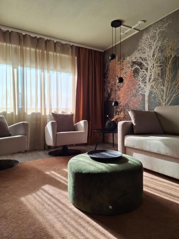 a living room with a couch and a table at Hotel Käenpesä in Ylivieska