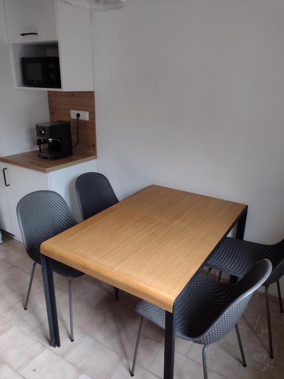 Kuchyň nebo kuchyňský kout v ubytování WineBerry Apartment