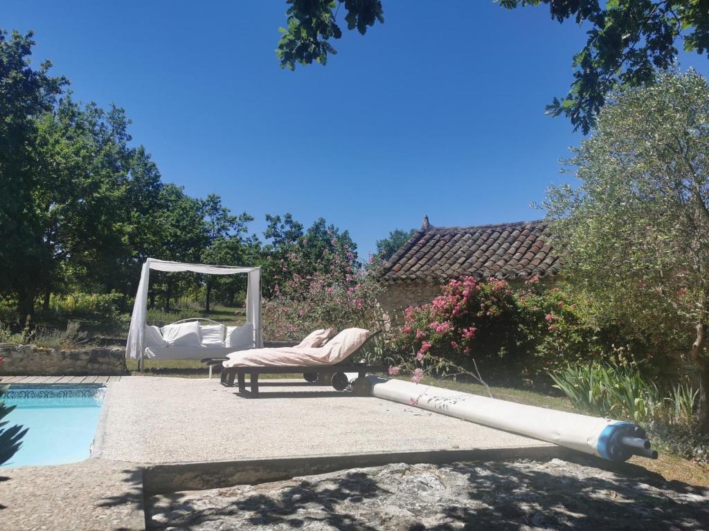 Bazén v ubytování Gite de caractère, piscine et vue nebo v jeho okolí