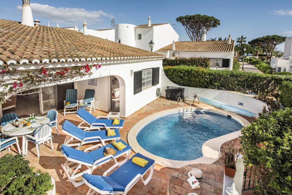 an aerial view of a house with a swimming pool at Mng Elliott55 in Vale do Lobo