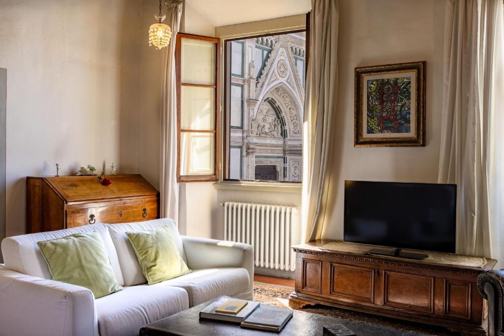 Santa Croce Dante's View Apartment with Terrace by Halldis
