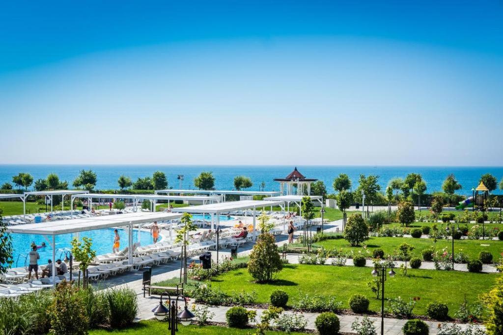 Bazén v ubytování Seaside Serenity Studio - Premier Fort Beach nebo v jeho okolí