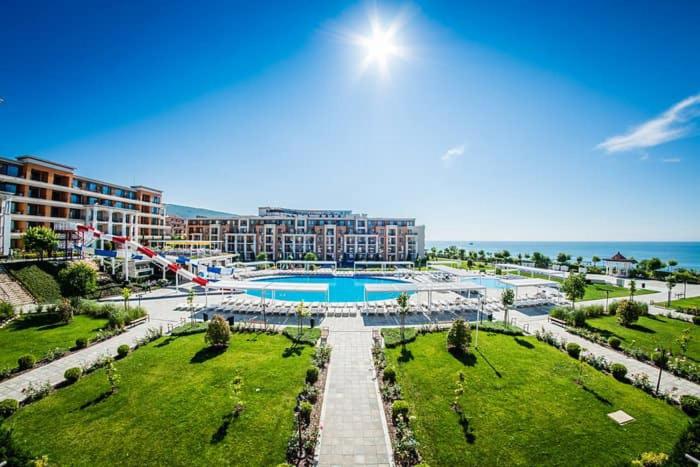 Bazén v ubytování Seaside Serenity Studio - Premier Fort Beach nebo v jeho okolí