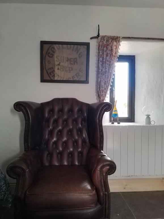 Posezení v ubytování Blakes Barn in Carrigaholt