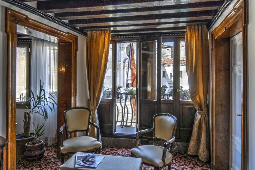 Posezení v ubytování Hotel Scandinavia - Relais