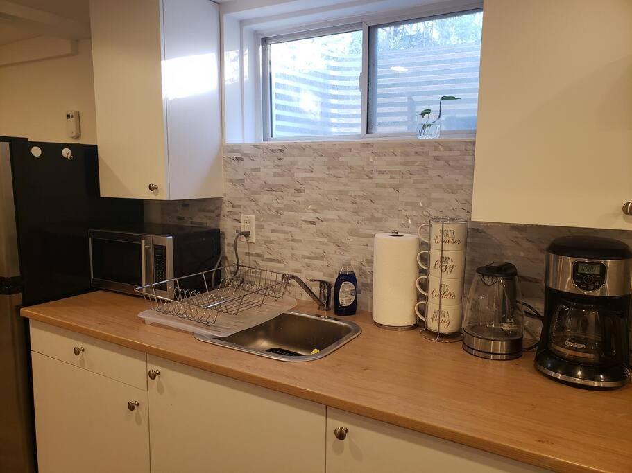 Beautiful 1 Bed+ Den Basement Apartment Unit, Richmond Hill (updated