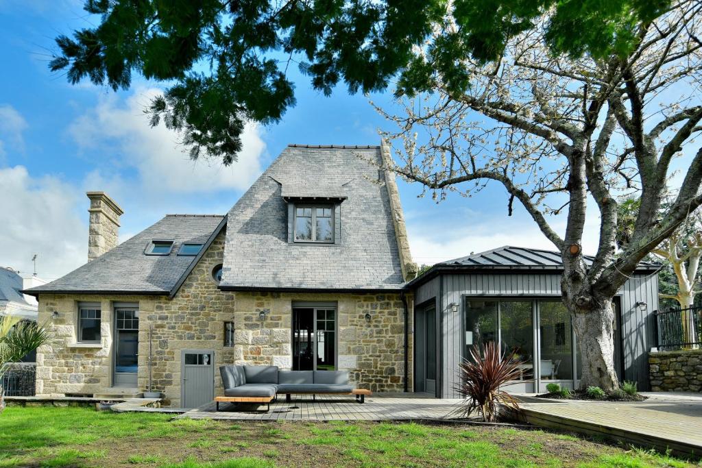 a stone house with a couch in front of it at La Saleya - Maison à moins d'un km de la plage in Dinard