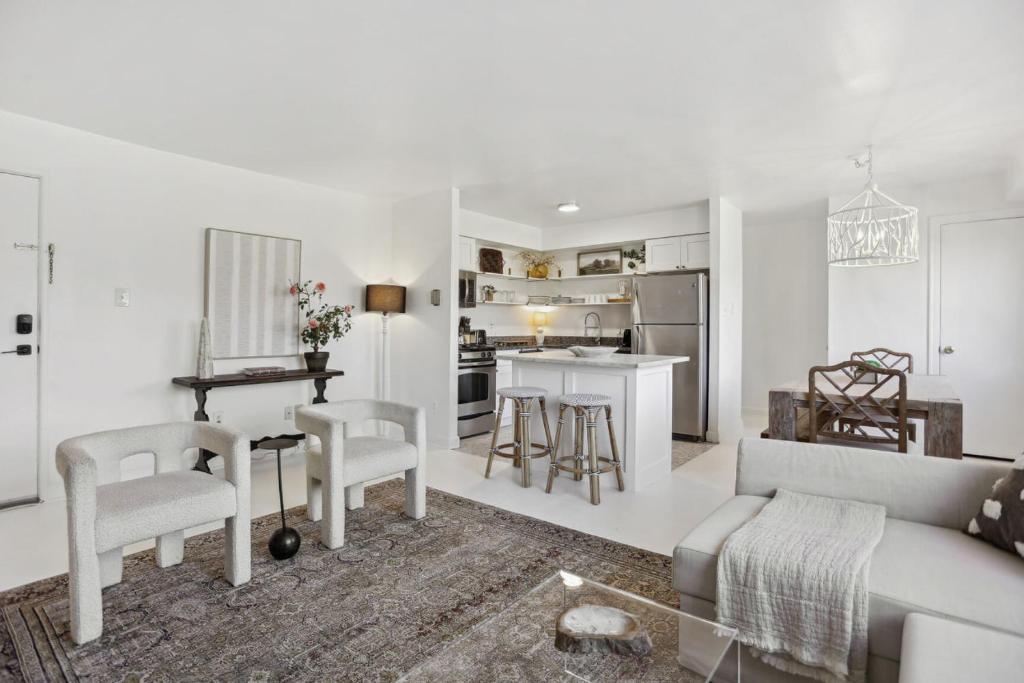 Køkken eller tekøkken på Crystal City Charm Free Parking 204