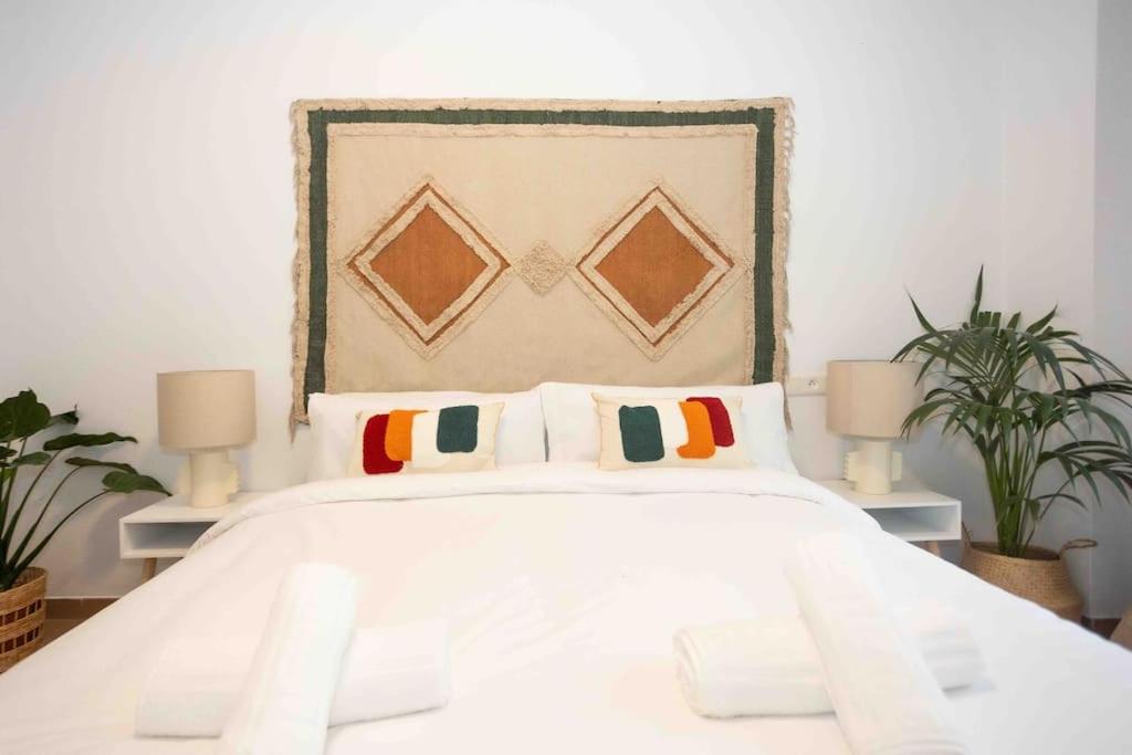 Postel nebo postele na pokoji v ubytování Naim Guest House Nerja