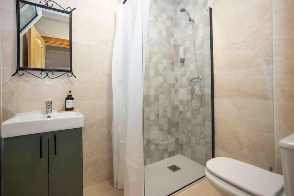 Koupelna v ubytování Naim Guest House Nerja