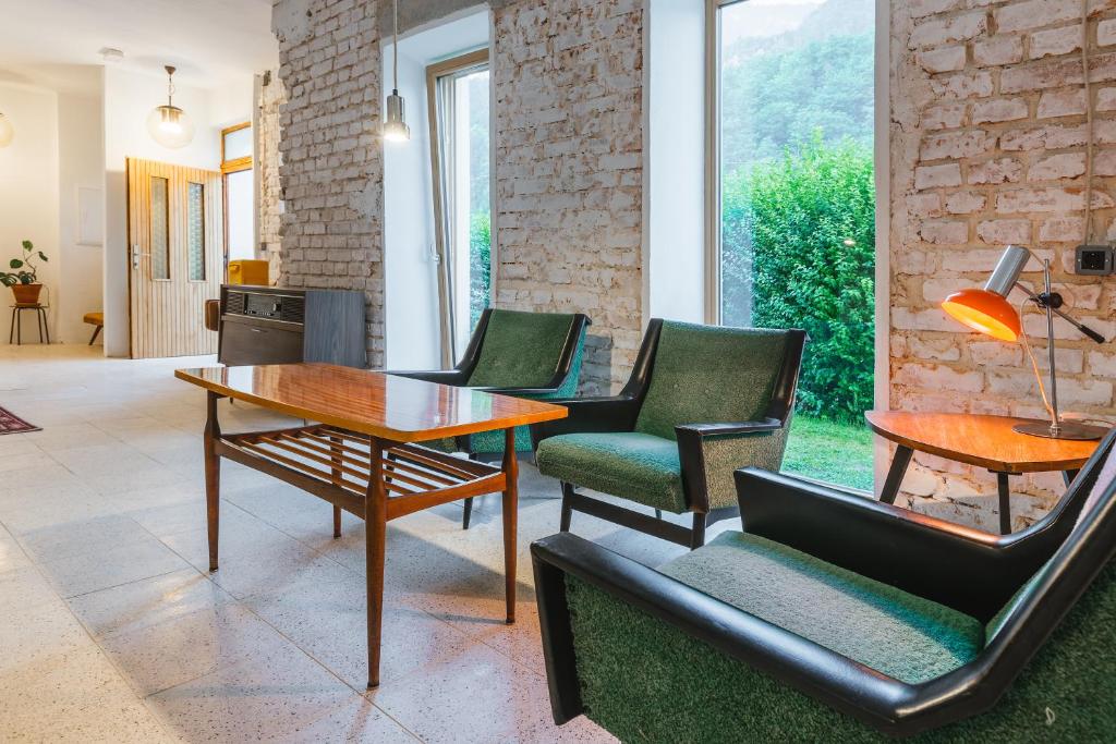 Posezení v ubytování 2nd Station Hostel