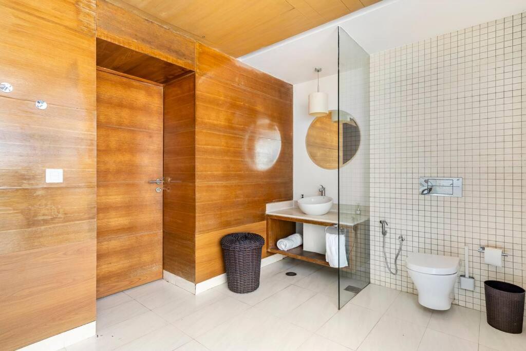 Koupelna v ubytování GOA BLUE SEA 3Bhk Villa with 2 Pvt Pools