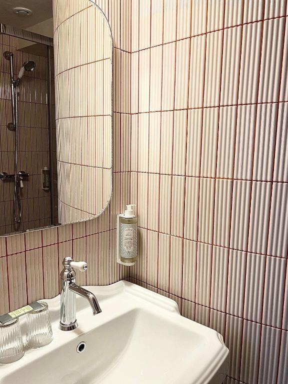 Hôtel La Tour Intendance - Resim 21