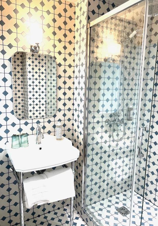 Hôtel La Tour Intendance - Resim 19