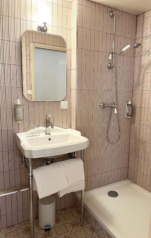 Hôtel La Tour Intendance - Resim 16