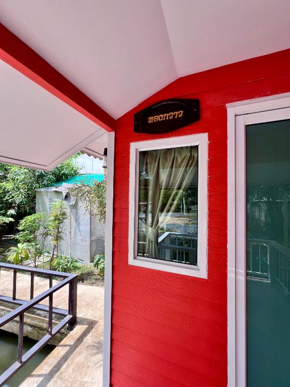MrT Riverside Sampran มิสเตอร์ที โฮมสเตย์-ทองกวาว - Quarto Queen Com Vista Jardim
