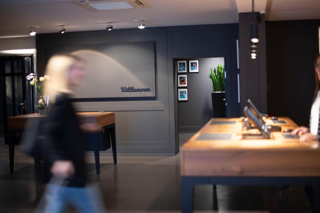 &REPEAT Köln Airport - Resim 13