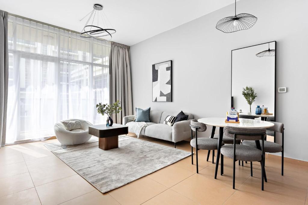 Posezení v ubytování Silkhaus Luxurious 1 BDR Next to Golf Course