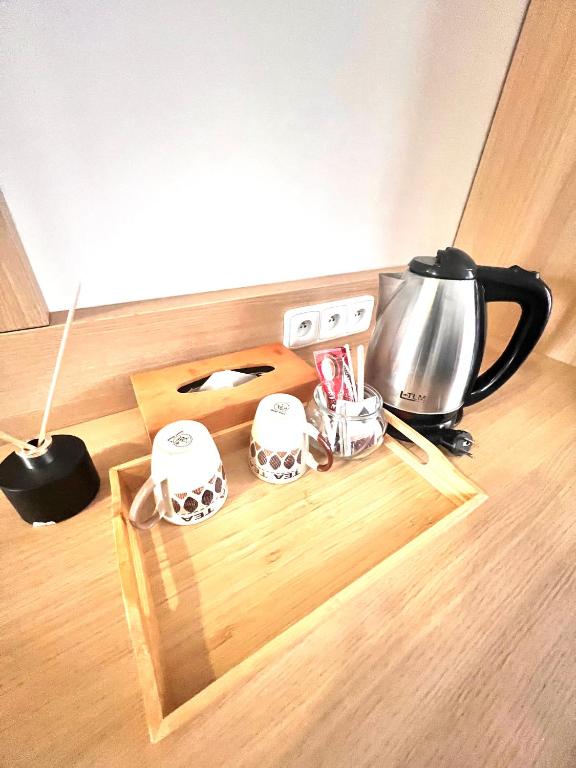 Příslušenství pro přípravu čaje a kávy v ubytování Hotel Karlin