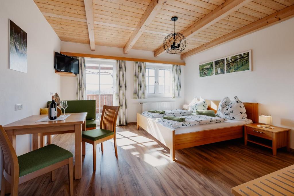 Postel nebo postele na pokoji v ubytování Weingut Sternat vlg. Schmalzpeter