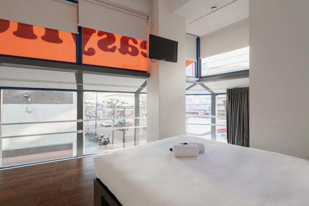 easyHotel Rotterdam City Centre - Resim 16
