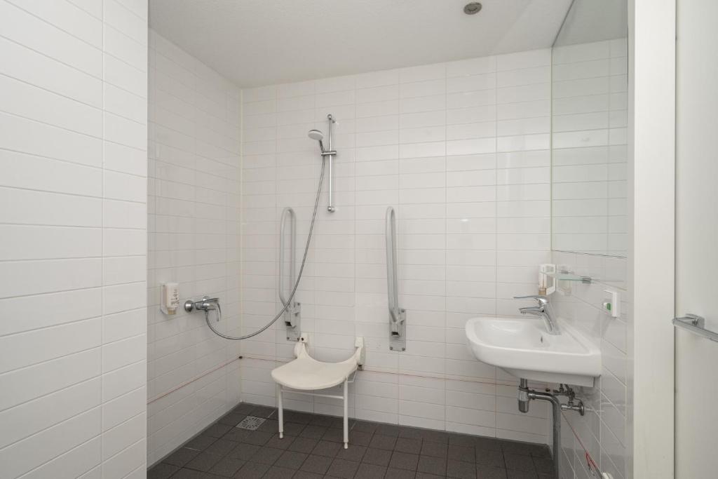 easyHotel Rotterdam City Centre - Resim 38