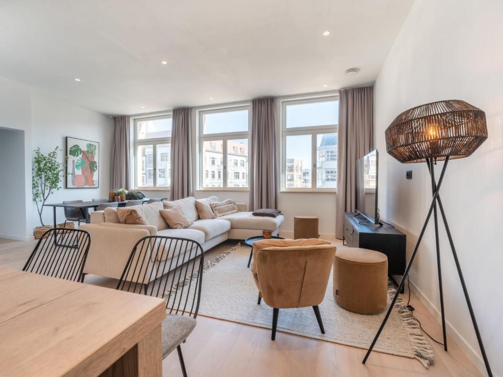 Posezení v ubytování Apartment Historical and spacious La Tourelle II by Interhome