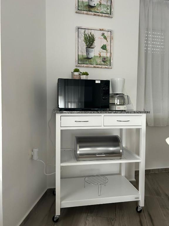 Televízia a/alebo spoločenská miestnosť v ubytovaní Apartman ''Petar''