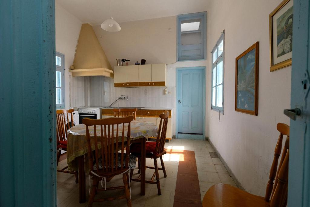 A kitchen or kitchenette at Archontiko Pataka