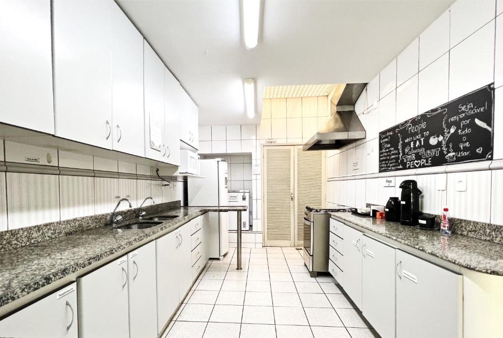 Kuchyň nebo kuchyňský kout v ubytování Br Hostel