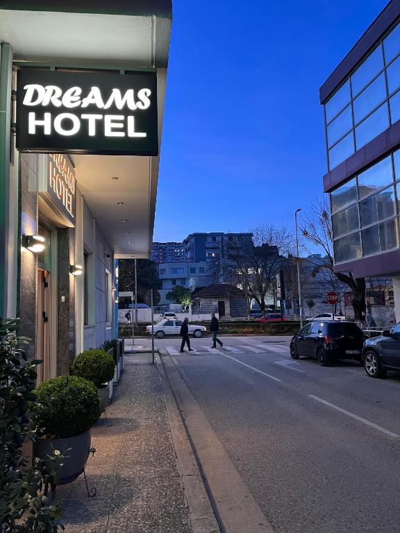 Nespecifikovaný výhled na hory nebo výhled na hory při pohledu z hotelu