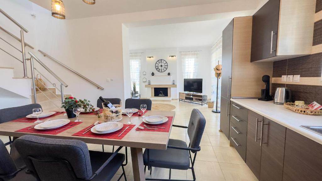 Kuchyň nebo kuchyňský kout v ubytování Ismini Luxury Villa