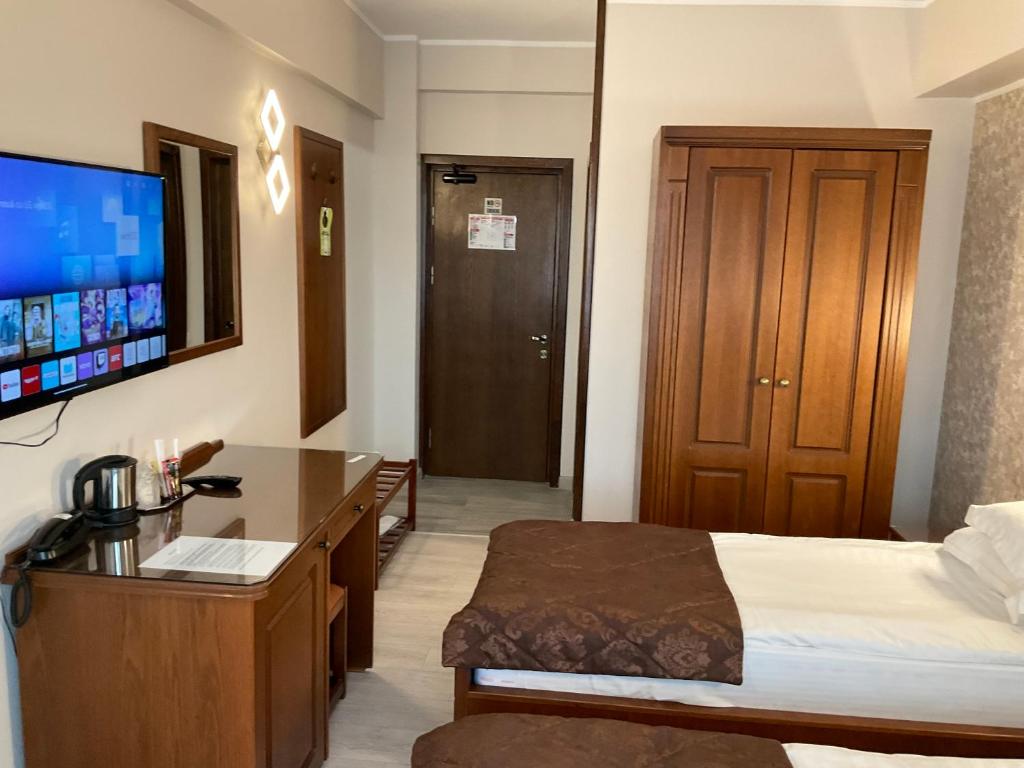 TV a/nebo společenská místnost v ubytování Hotel Ana