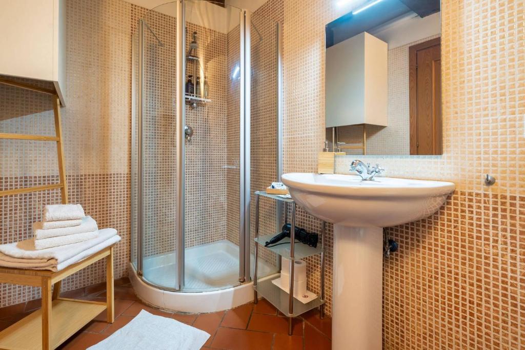 Koupelna v ubytování La Dimora nell'Anfiteatro Superior room and apartment Self check in Elevator Air Conditioning