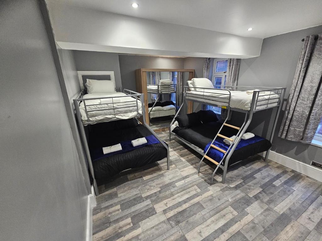 Tamarind Cove & Barrons Hotel - Resim 12