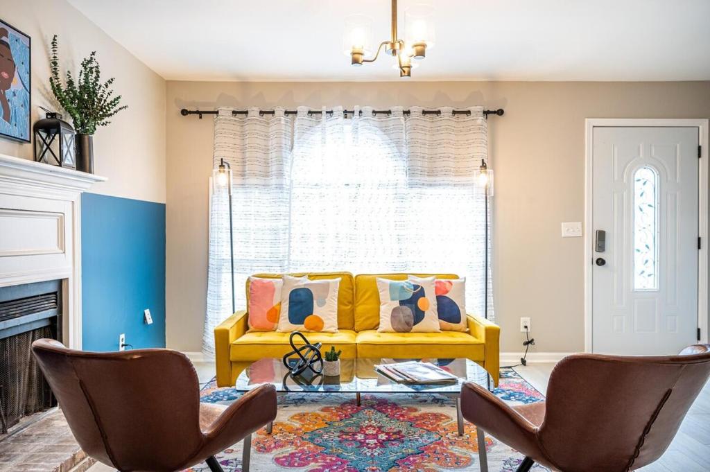a living room with a yellow couch and a window at NEW ENTIRE PLACE Cozy QUIET 2B2B TOWNHOUSE SP1267 in Norcross