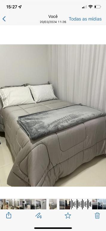 Casa Rio verde في ريو فيرد: سرير كبير في غرفة نوم مع