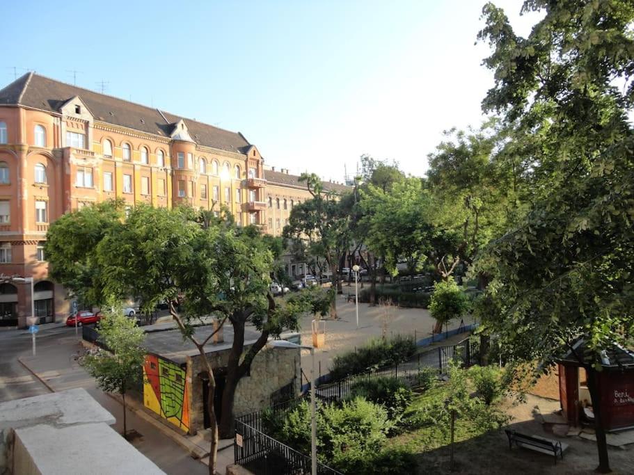 BEST LOCATION IN BUDAPEST! 1072 Budapest, 2 Klauzál tér kép - 1